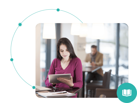 Professionnelle de l'assurance consultant FlexiProduct pour faire de la veille réglementaire