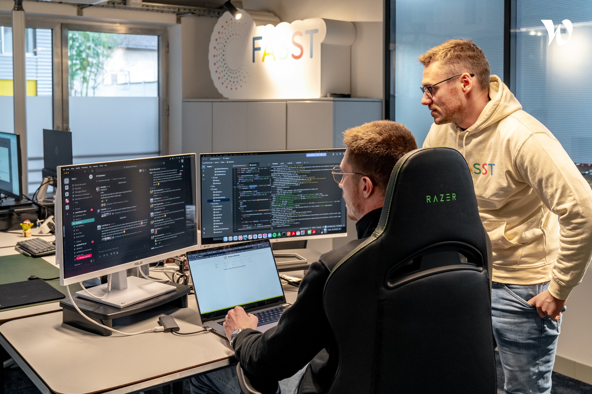 Photo équipe FASST qui illustre l’expertise technique et l’esprit agile de l’entreprise
