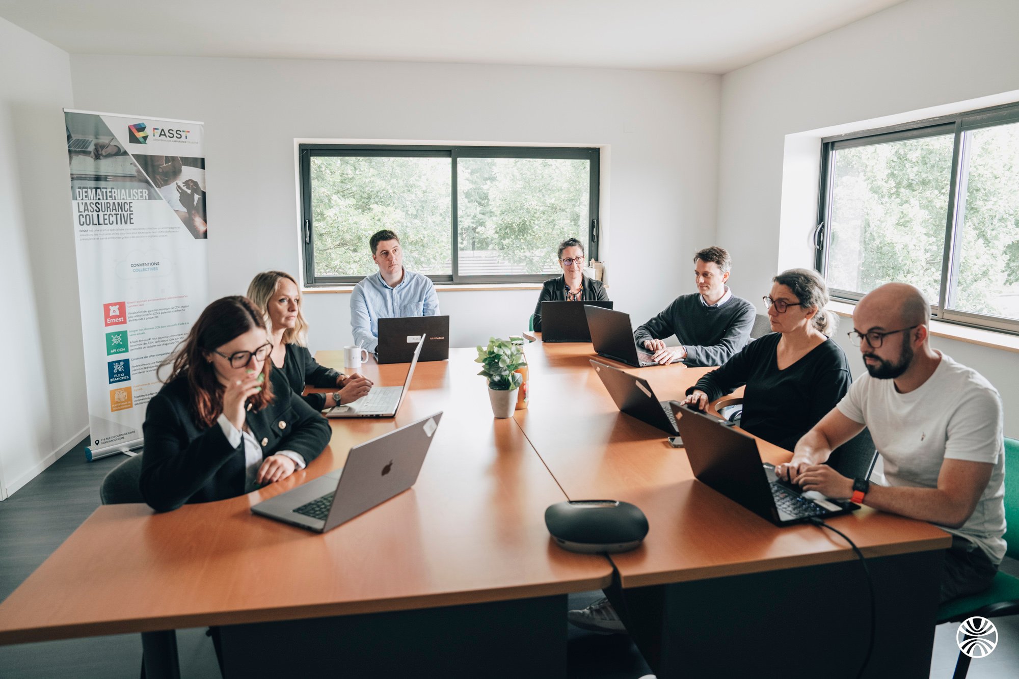 Équipe FASST en réunion pour parler d'engagement collectif et l’impact de la tech sur l’assurance et le patrimoine