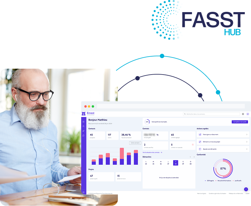 Conseiller patrimonial utilisant la solution Ernest avec interface CRM patrimonial pour CGP affichant tableaux de bord clients et documents réglementaires.