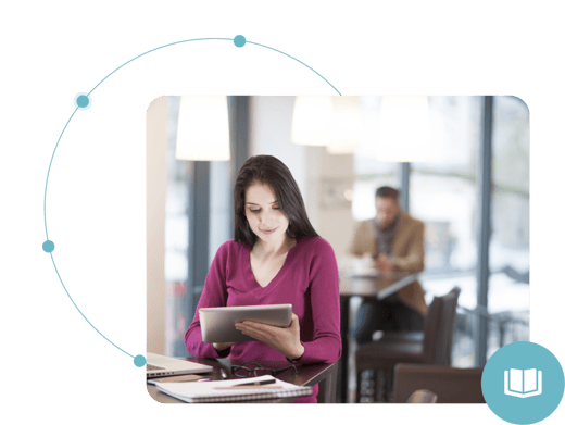 Professionnelle de l'assurance consultant FlexiProduct pour faire de la veille réglementaire