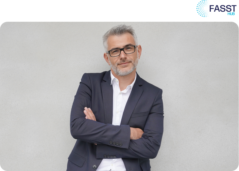 Courtier en assurance collective en situation professionnelle qui est satisfait de la solution HUB Collectif FASST